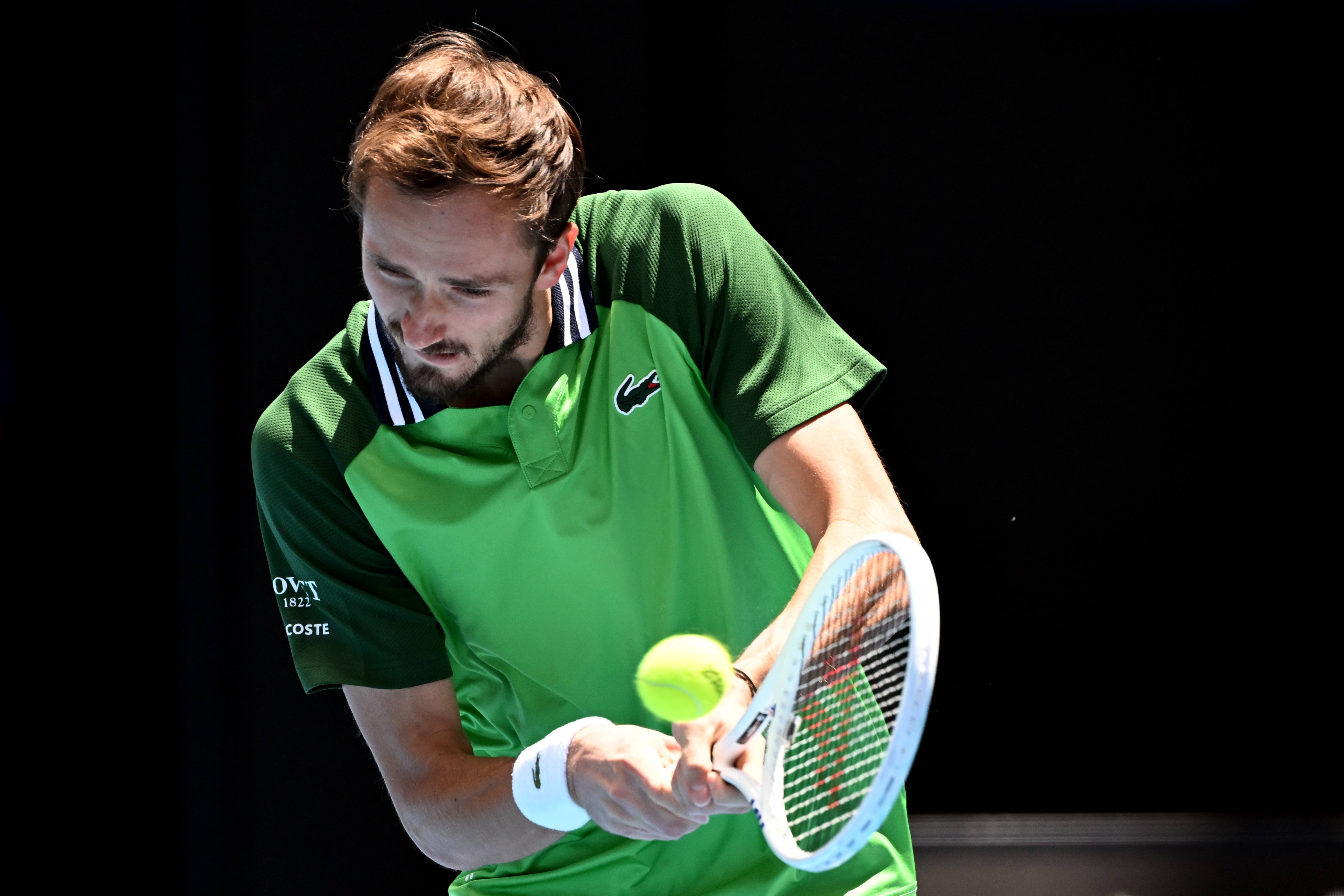 爱游戏在线-年终总决赛逆转温网,梅德韦杰夫惊艳四座