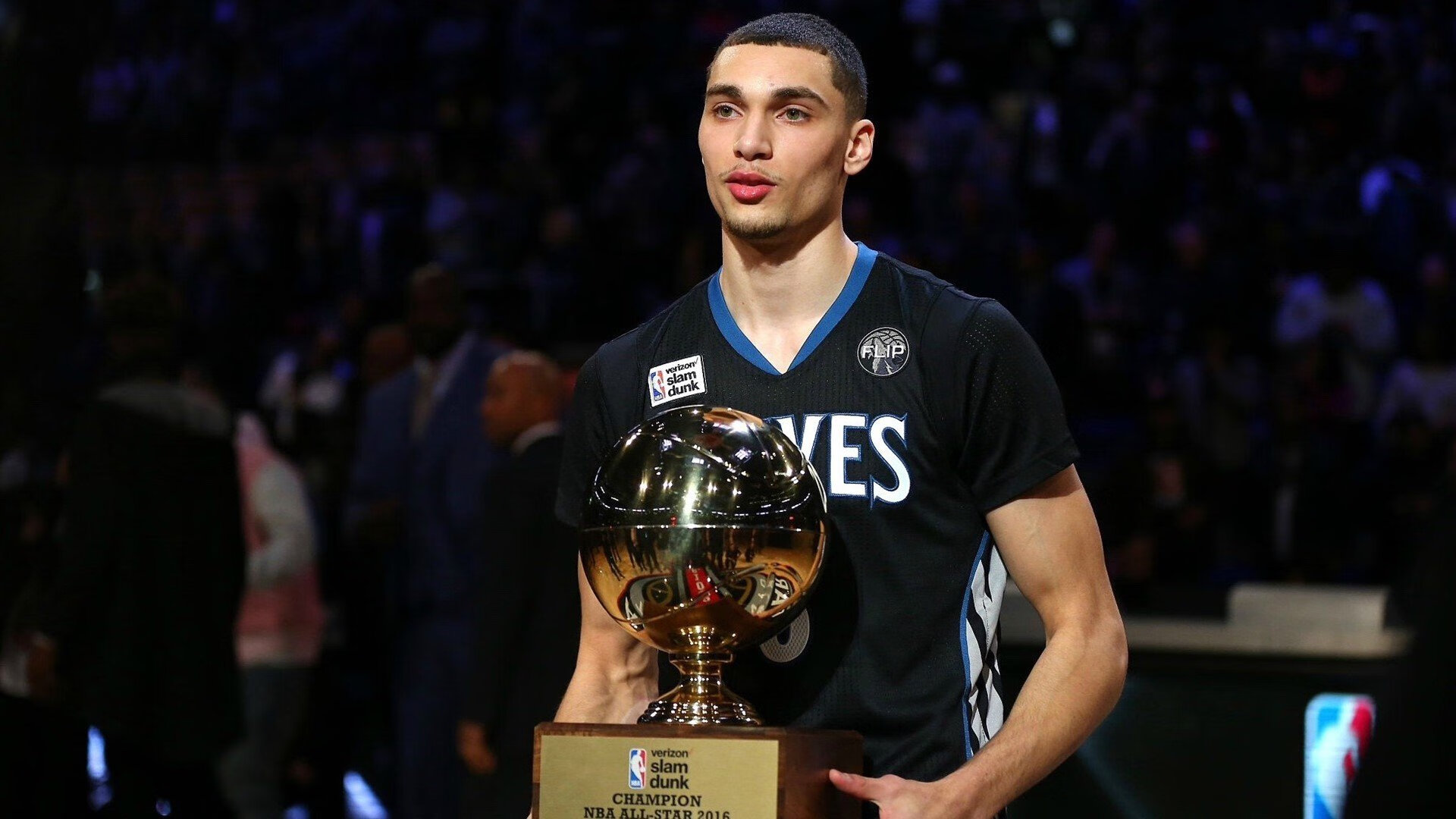 爱游戏体育-快船险胜森林狼,伦纳德在英超争冠接管比赛,当沉默领袖撕碎软蛋标签