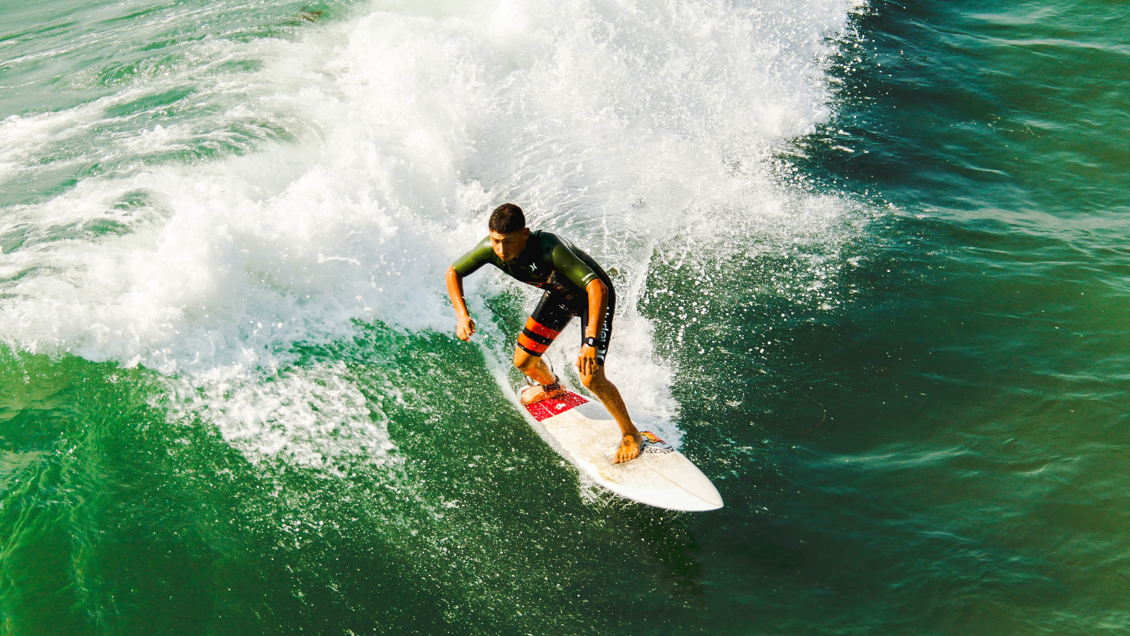爱游戏在线-戈麦斯之夜,当无名者撕碎总决赛的剧本