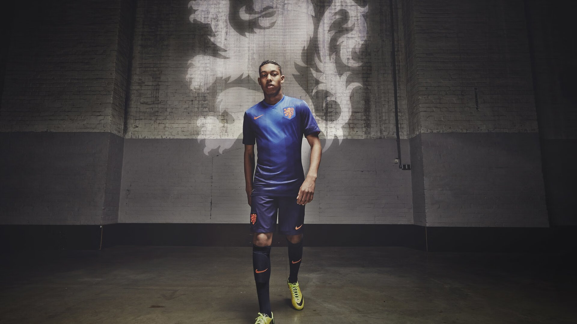 爱游戏大厅-范弗利特,从落选秀到欧冠之巅,他用一记三分球照亮了整个世界