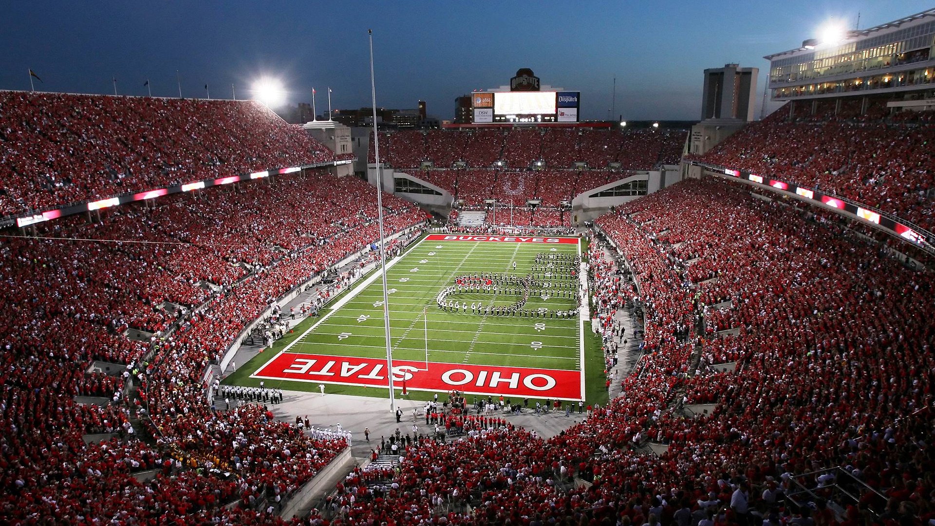 爱游戏体育-F1街道赛焦点战，威尔士正面击溃奥地利，一场精密计算下的暴力美学